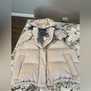 lululemon athletica Wunder Puff Cropped Vest in Light Gray